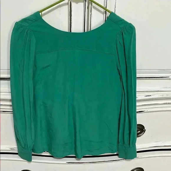 Elegant Green Women's Top - Picture 1 of 4